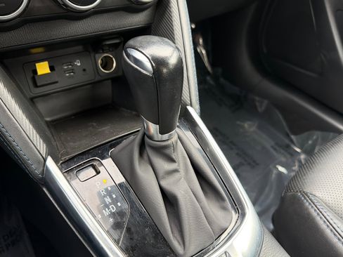 Used 2020 Toyota Yaris XLE image 22