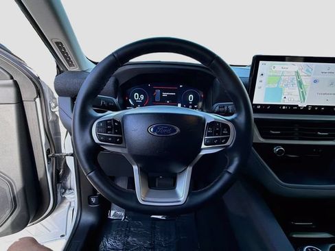 Used 2025 Ford Explorer Active RWD image 11