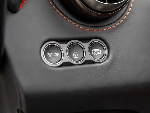 Used 2022 McLaren 720S Spider image 24