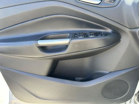 Used 2019 Ford Escape Titanium FWD image 6
