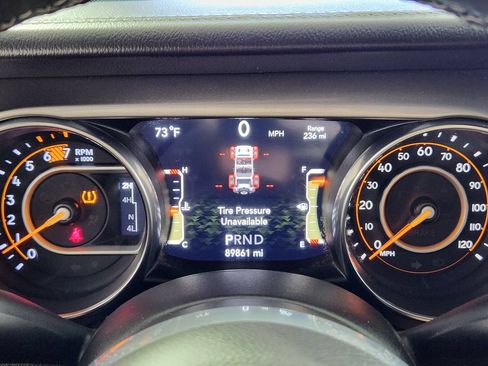 Used 2019 Jeep Wrangler Unlimited Sahara w/ Cold Weather Group AWD/4WD image 19