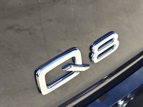 Used 2023 Audi Q8 Premium image 13