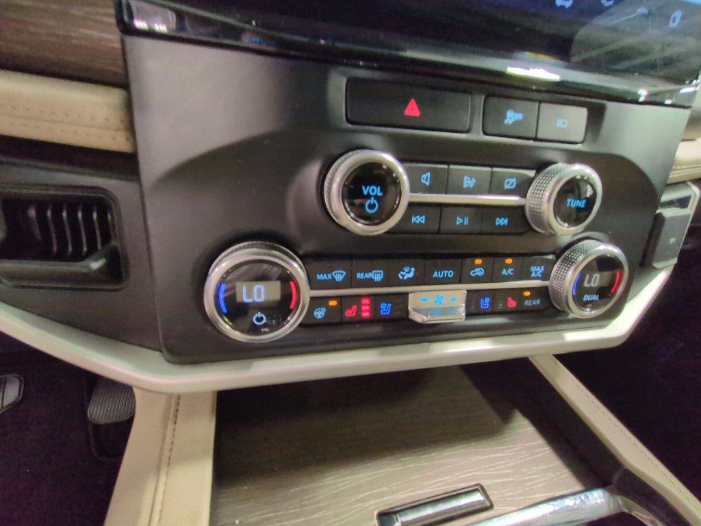Used 2022 Ford Expedition Max Limited AWD/4WD image 18