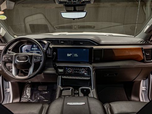 Used 2025 GMC Sierra 3500 Denali w/ Denali Reserve Package image 18