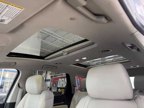 Used 2020 Buick Enclave Premium w/ Sun and Sites Package FWD image 9