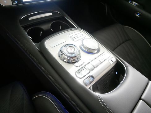 Certified 2025 Genesis G90 3.5T image 24