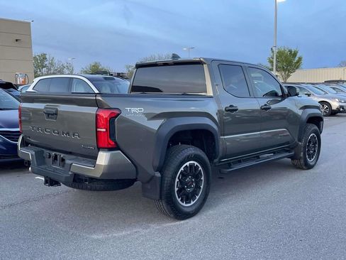 Used 2025 Toyota Tacoma TRD Off-Road image 4