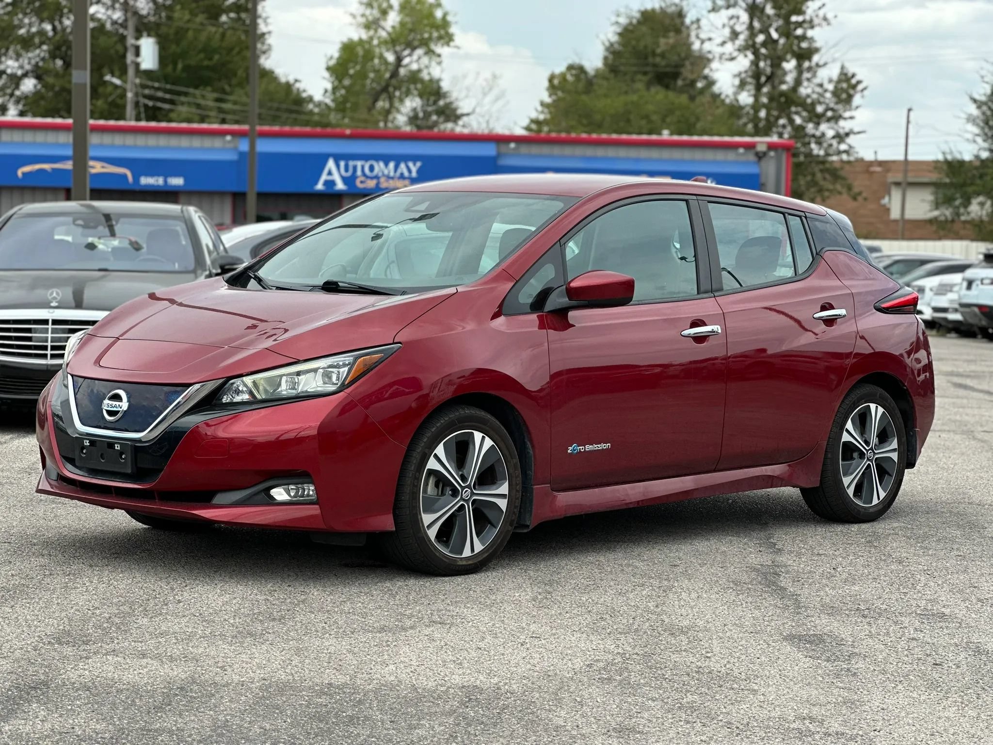 Used 2018 Nissan Leaf SV w/ SV Technology Package FWD image 1