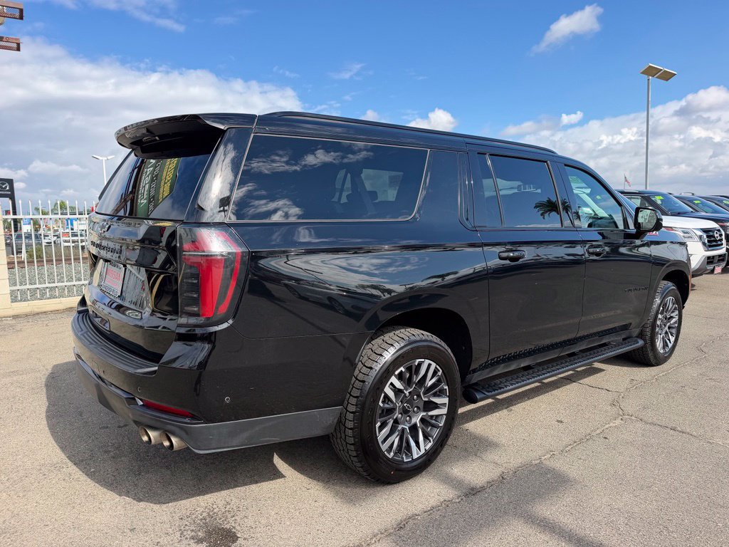 Used 2025 Chevrolet Suburban Z71 AWD/4WD image 6