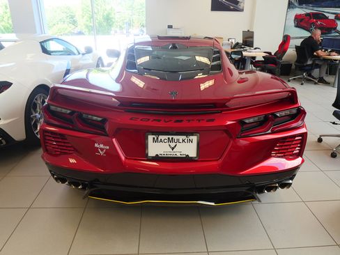 Used 2022 Chevrolet Corvette Stingray Preferred Cpe w/ Z51 Performance Package RWD image 5