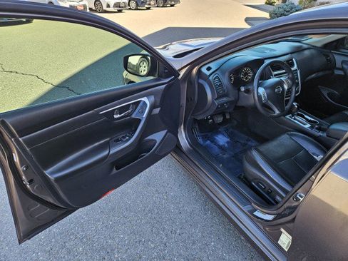 Used 2017 Nissan Altima 2.5 SL w/ Moonroof Package image 8