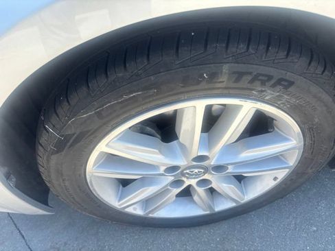 Used 2013 Toyota Avalon XLE FWD image 11