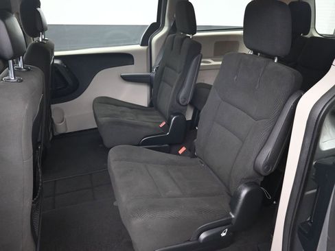 Used 2016 Dodge Grand Caravan SE image 23
