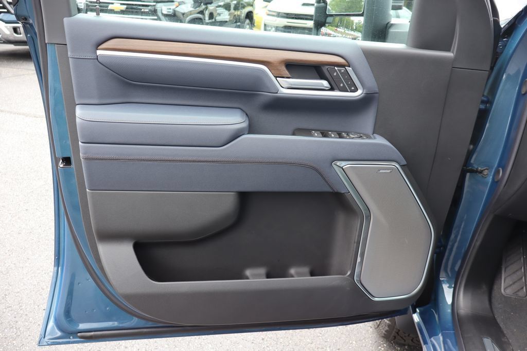 New 2026 Chevrolet Silverado 3500 High Country w/ Technology Package AWD/4WD image 4
