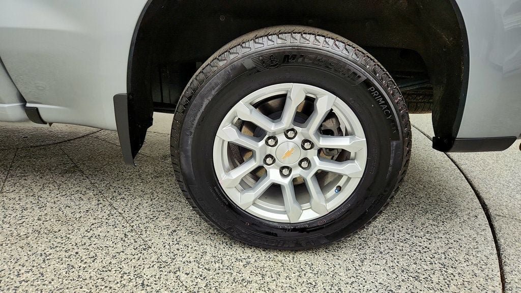 Used 2026 Chevrolet Silverado 1500 LT AWD/4WD image 9