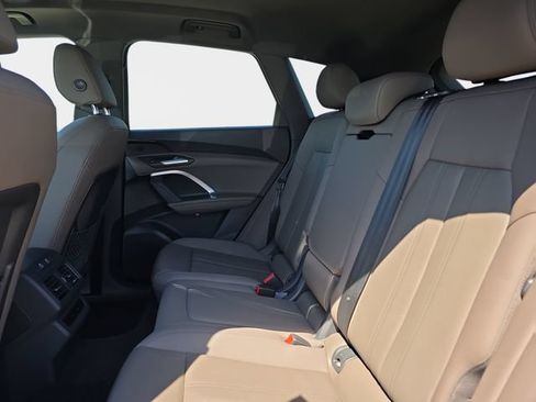 Used 2025 Audi Q5 Premium w/ Convenience Package AWD/4WD image 17