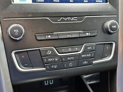 Used 2020 Ford Fusion SE image 22