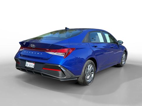 Used 2024 Hyundai Elantra SEL FWD image 5