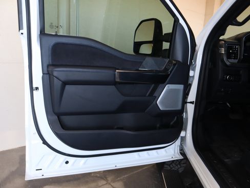 Used 2025 Ford F250 Platinum w/ Tremor Off-Road Package image 32