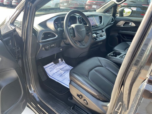 Used 2023 Chrysler Pacifica Touring-L w/ S Appearance Package AWD/4WD image 10