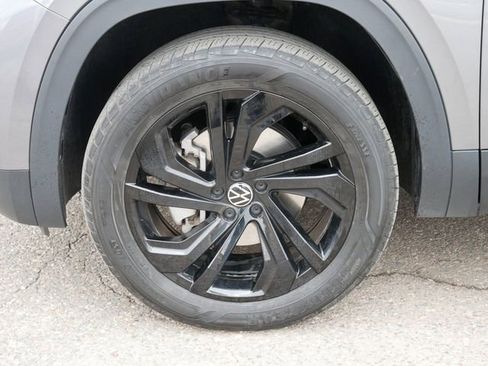 Certified 2023 Volkswagen Atlas SE image 9