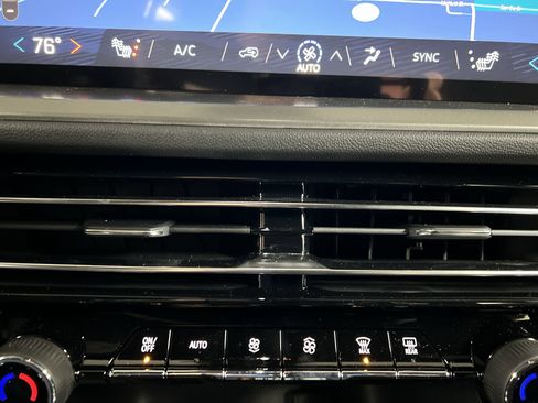 New 2025 Chevrolet Traverse LT w/ Sun and Wheel Package image 53