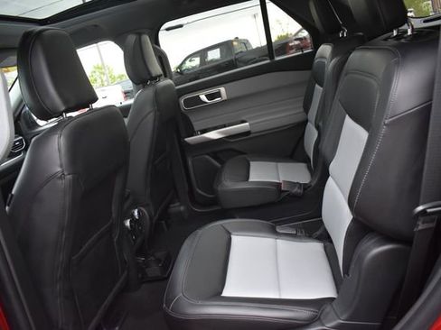 Used 2024 Ford Explorer XLT w/ Equipment Group 202A AWD/4WD image 20