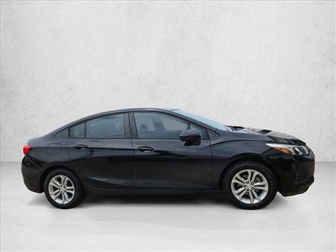 Used 2019 Chevrolet Cruze LS w/ LS Convenience Package FWD image 4