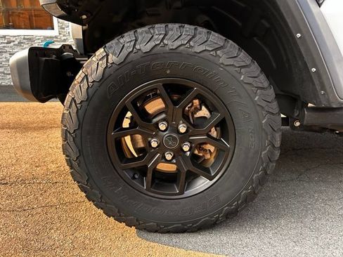 Used 2024 Jeep Wrangler Unlimited AWD/4WD image 30
