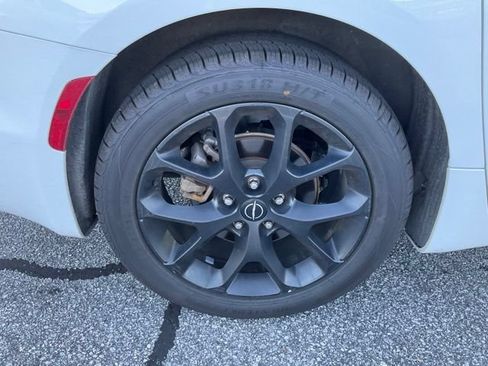 Used 2025 Chrysler Pacifica Limited FWD image 14