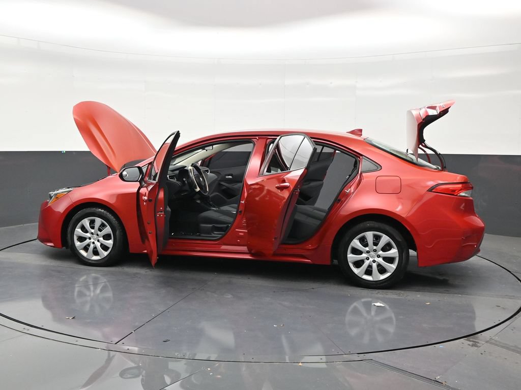 Used 2021 Toyota Corolla LE FWD image 30