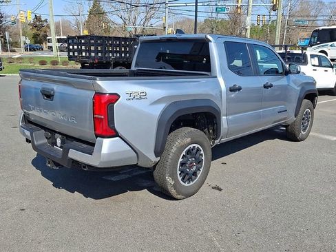 Used 2024 Toyota Tacoma TRD Off-Road AWD/4WD image 9