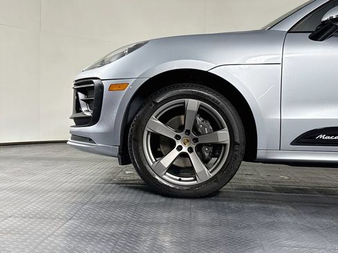 Certified 2024 Porsche Macan AWD/4WD image 31
