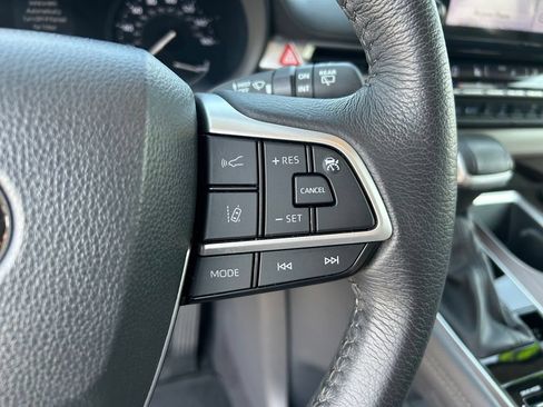 Used 2023 Toyota Sienna XLE w/ XLE Plus Package AWD/4WD image 17