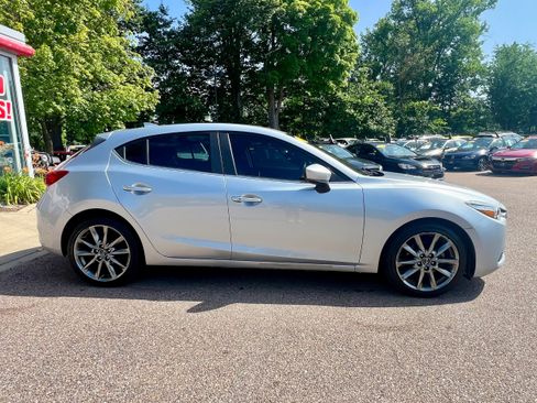 Used 2018 MAZDA MAZDA3 Touring FWD image 8