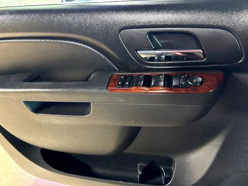 Used 2010 GMC Yukon XL 2500 SLE image 18