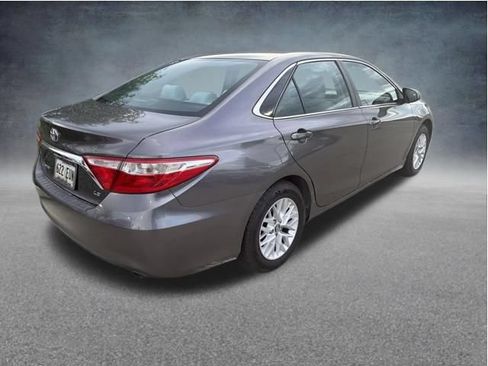 Used 2017 Toyota Camry LE FWD image 7