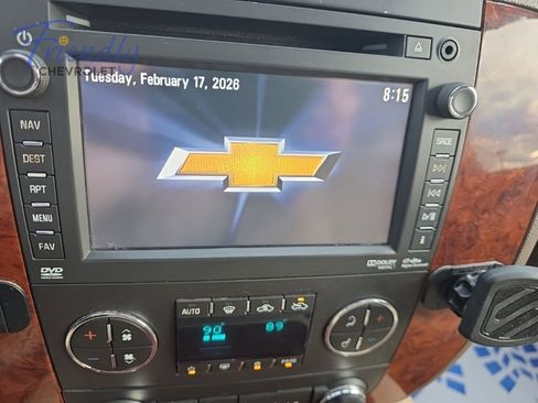 Used 2013 Chevrolet Avalanche LTZ AWD/4WD image 25