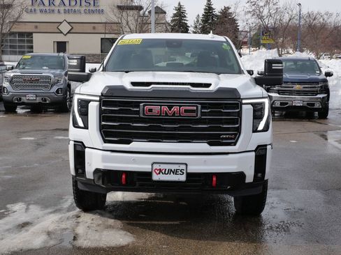 Used 2025 GMC Sierra 2500 AT4 image 2