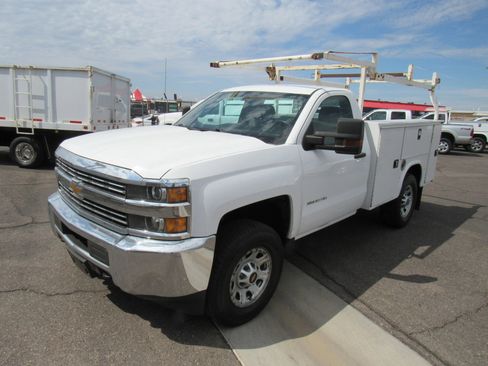 Used 2018 Chevrolet Silverado 3500 W/T AWD/4WD image 19