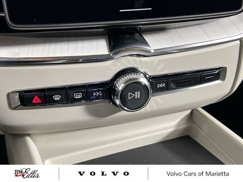 New 2026 Volvo XC60 B5 Ultra w/ Protection Package Premier image 17