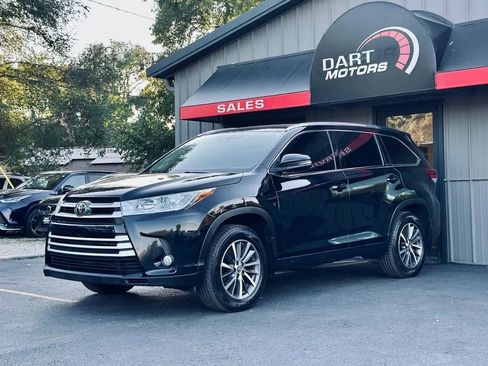 Used 2019 Toyota Highlander XLE image 3