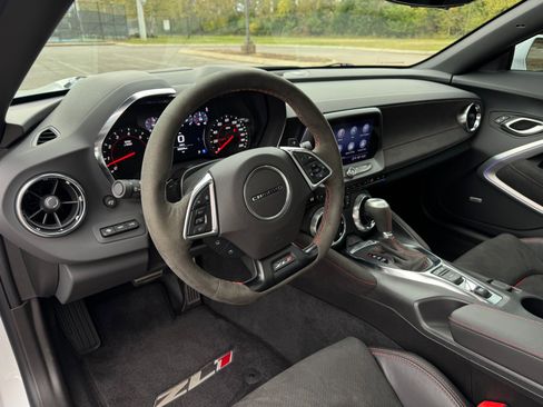 Used 2022 Chevrolet Camaro ZL1 image 19