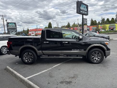 Used 2018 Nissan Titan Platinum Reserve w/ Platinum Utility Package AWD/4WD image 9