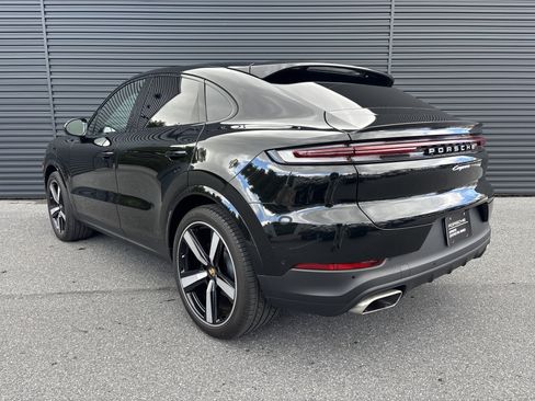 Certified 2024 Porsche Cayenne Coupe image 3