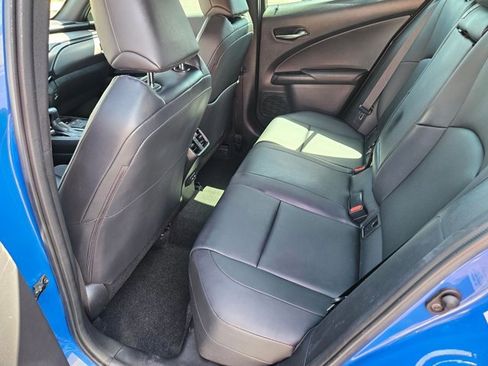 Used 2022 Lexus UX 200 FWD image 17