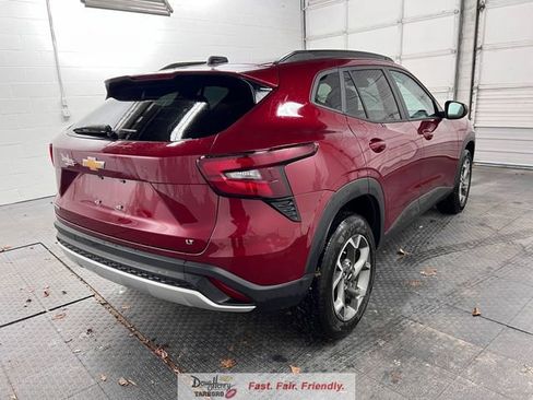 Used 2025 Chevrolet Trax LT image 8