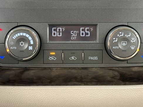 Used 2011 Cadillac DTS image 27