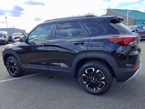 Used 2022 Chevrolet TrailBlazer LT w/ Sun and Liftgate Package image 6