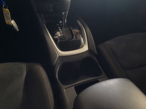 Used 2015 Nissan Rogue SV AWD/4WD image 26